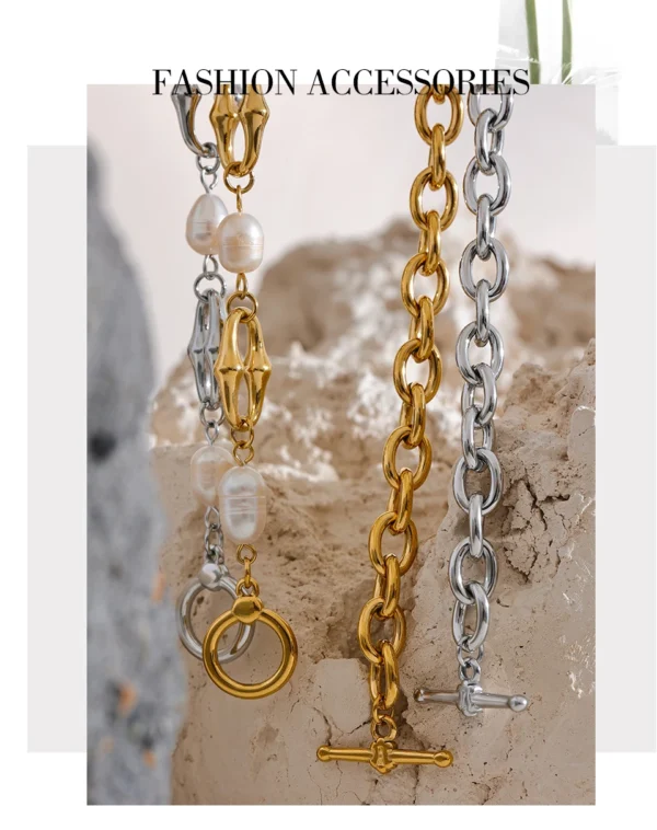 S6bff2293ad2c4de38363c4daa8c7c4e4C.webp The Aura Pearl Toggle Necklace – 18K Gold PVD Plated