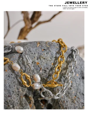 S8aa7940f95264fe095d6707e8fb9ff6eO.webp The Aura Pearl Toggle Necklace – 18K Gold PVD Plated