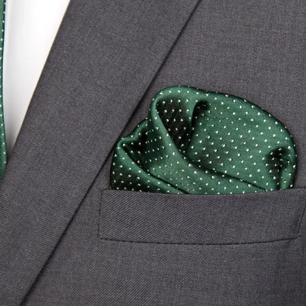 Regency-style tie with a luxurious silky texture